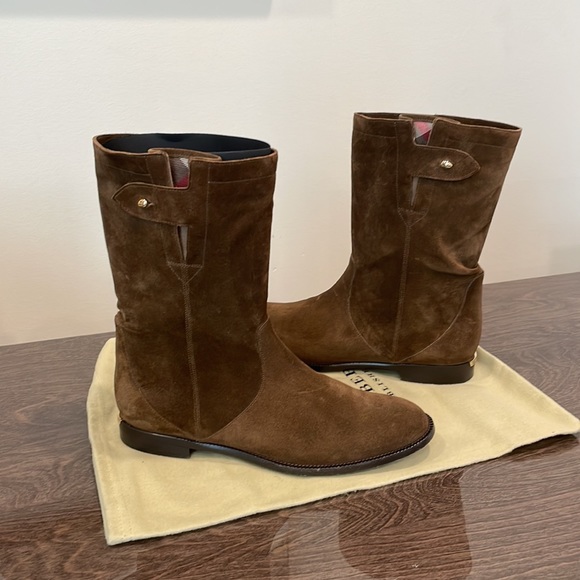 Burberry Housecheck Lyndhurst Flat Boot - Picture 4 of 6